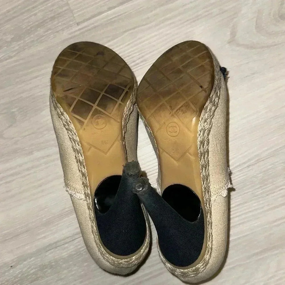 CHANEL SZ 9 1/2 Beige / Black Bootie heels shoes - Picture 9 of 11